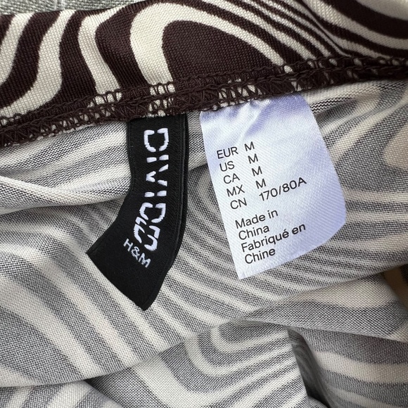 H&M wavy design skirt - Picture 5 of 5